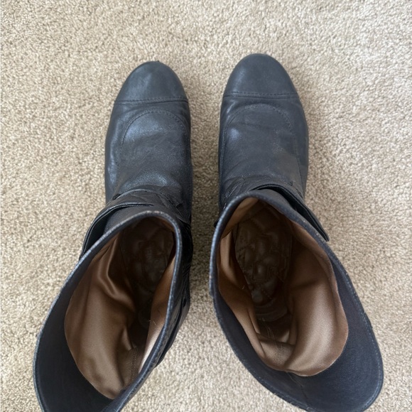 CHANEL leather boots - Picture 4 of 6